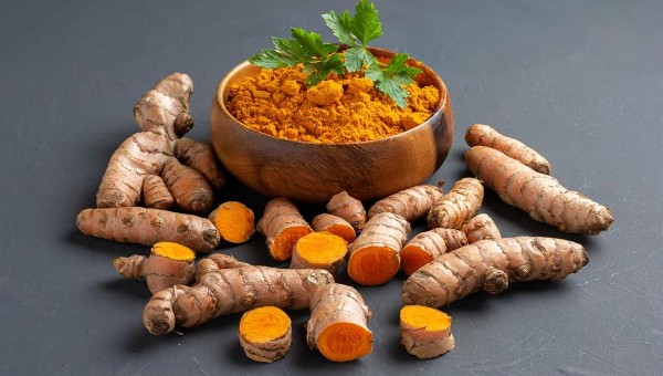 فوائد الكركم الطازج