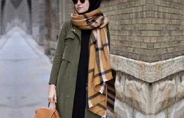 صور موديلات السكارف العريض وكيفية لبسه 6 موديلات السكارف العريض