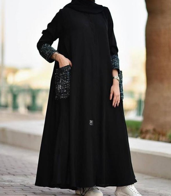 عبايات بنات