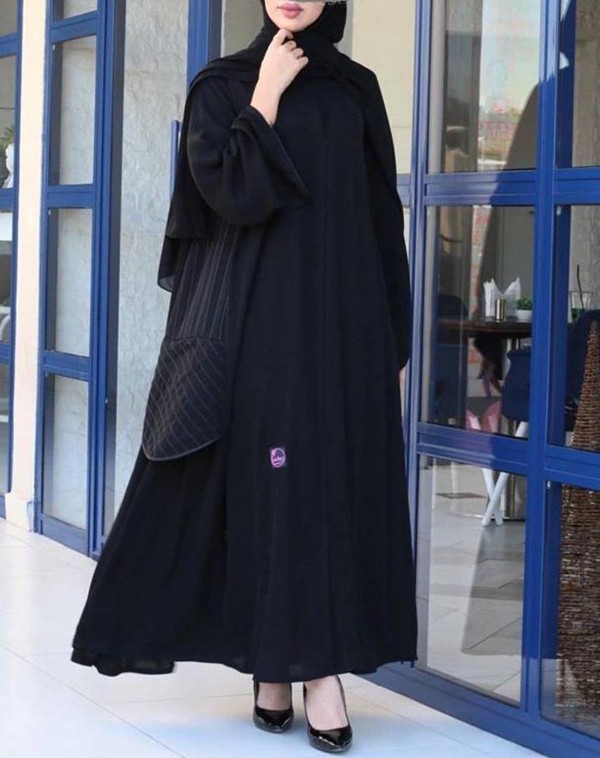 عبايات بنات