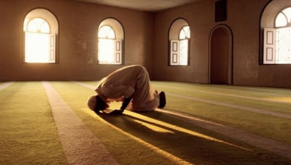 مواقيت الصلاة للمسلمين حول العالم 5 صلوات في اليوم