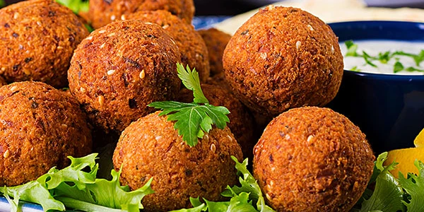 الفلافل أسرع وجبة وألذ طعمة