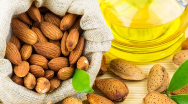 فوائد زيت اللوز المر