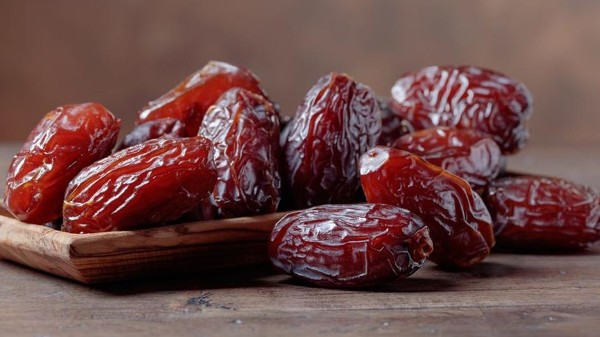 رؤية التمر في المنام للعزباء