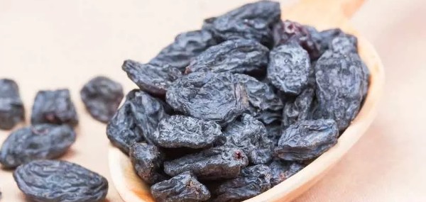 فوائد الزبيب الاسود 