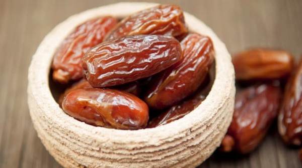رؤية التمر في المنام للمتزوجة