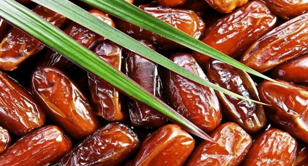 رؤية التمر في المنام للمتزوجة