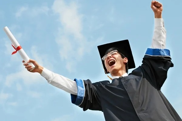 تهنئة تخرج من الجامعة