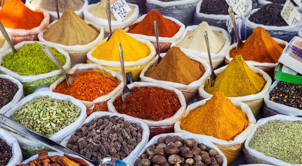انواع البهارات عند العطار