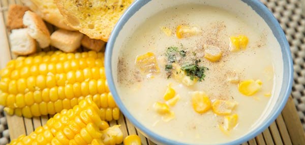 شوربة الذرة بالدجاج 