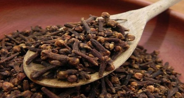 فوائد القرنفل علي الريق