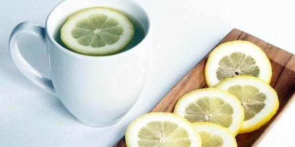 أضرار الليمون مع الماء الساخن