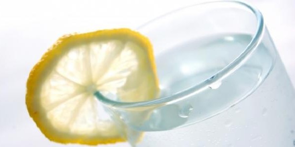 أضرار الليمون مع الماء الساخن
