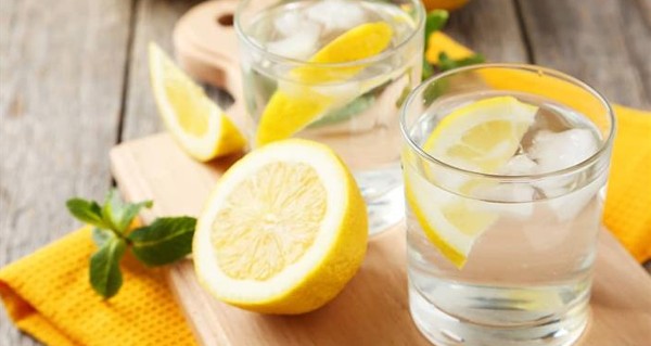 أضرار الماء والليمون