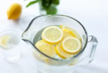 أضرار الماء والليمون