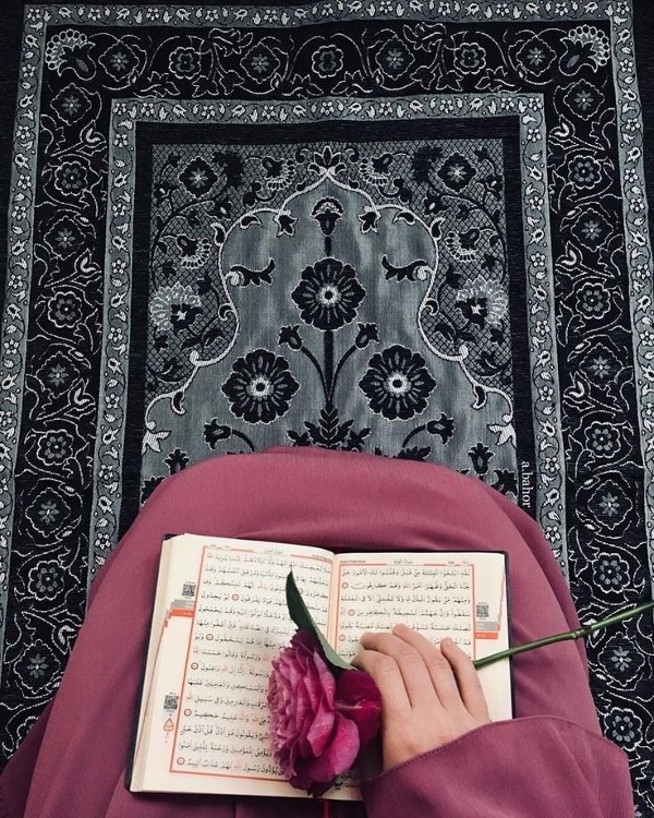 خلفيات موبايل دينية للنساء