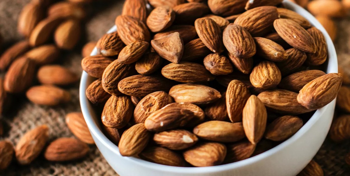 فوائد اللوز للمتزوجين