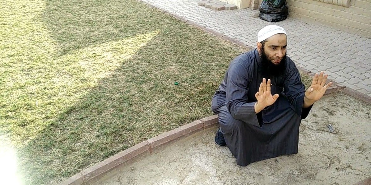 حكم التيمم عند عدم وجود الماء