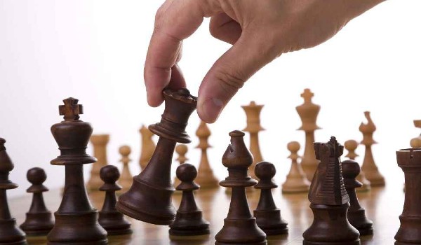 ما حكم لعب الشطرنج والطاولة ؟ 2 حكم لعب الشطرنج