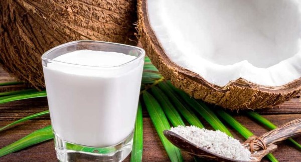 أضرار حليب جوز الهند للبشرة