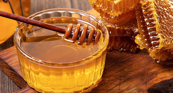فوائد العسل على الريق للنساء