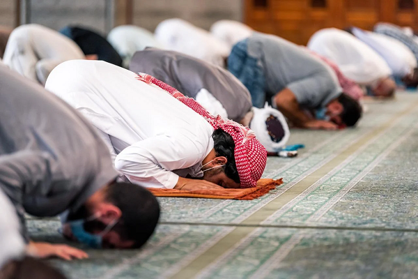 ما حكم صلاة الجماعة