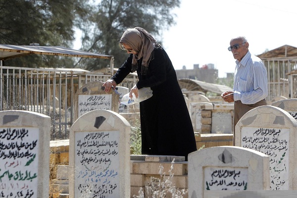 ما حكم زيارة القبور يوم العيد ؟ 2 ما حكم زيارة القبور يوم العيد