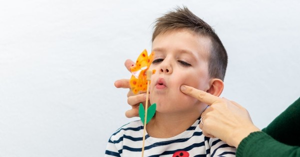 معلومات عن أوسبيلدونغ إخصائي تخاطب ونطق