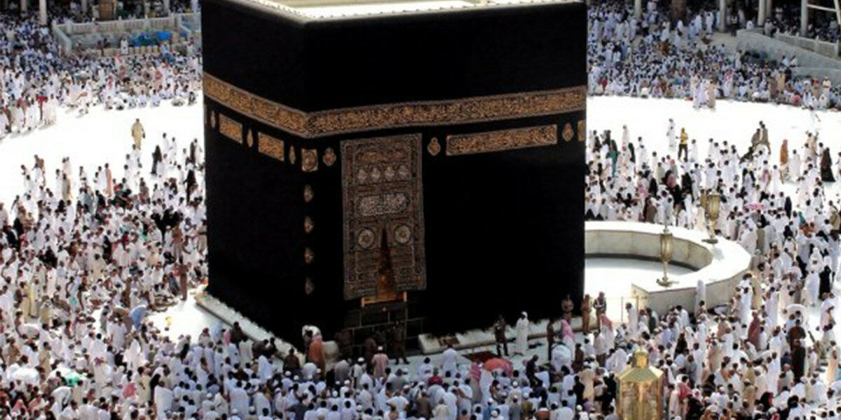 ما الذي يوجد داخل الكعبة