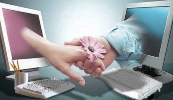 كيف تتكلم مع فتاة لا تعرفها على الفيس بوك